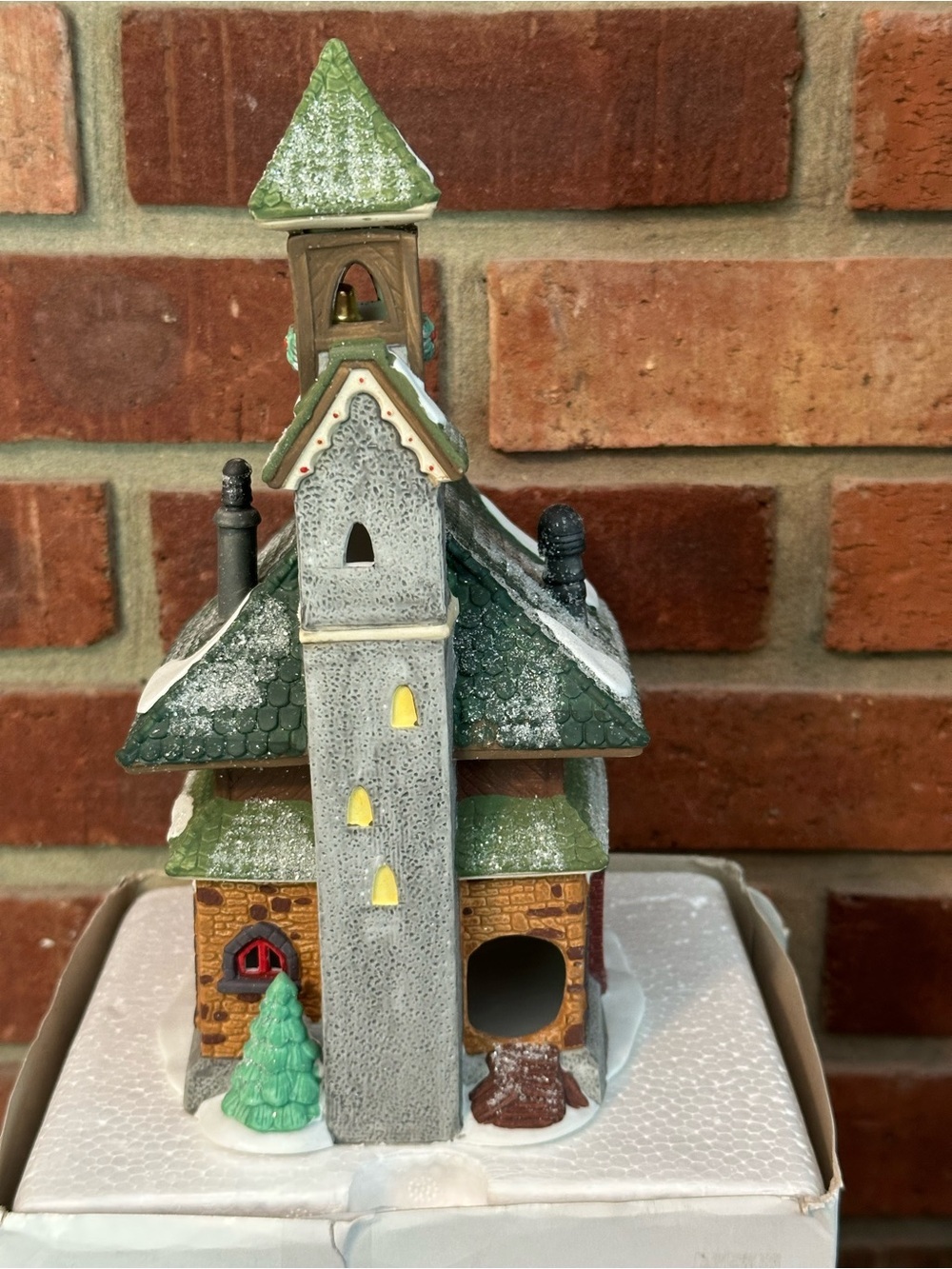 Vtg 1993 Dept 56 North Pole Village Series “North Pole Chapel" Porcelain Works - Picture 5 of 9